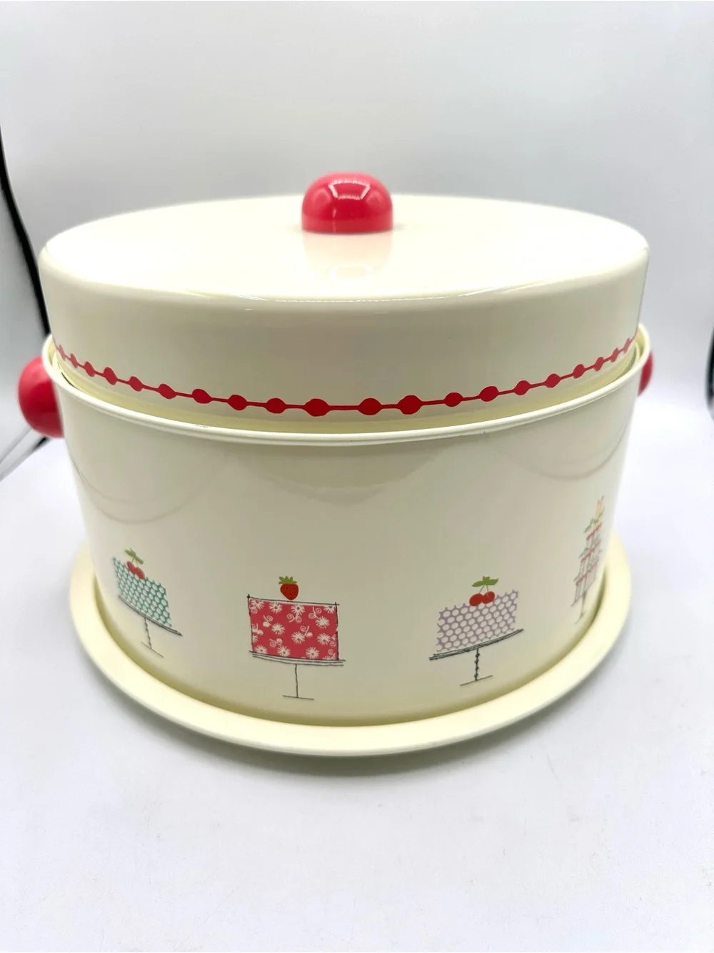 Enamel Tin Cake Saver/ Carrier. Retro Design. 4 pieces.
